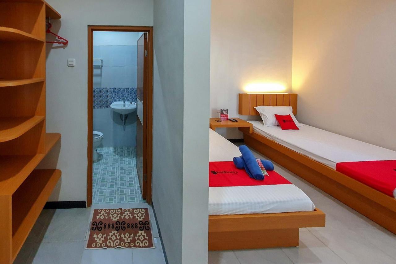 Reddoorz Syariah Near Solo Paragon Mall 2 Bonorejo Екстериор снимка