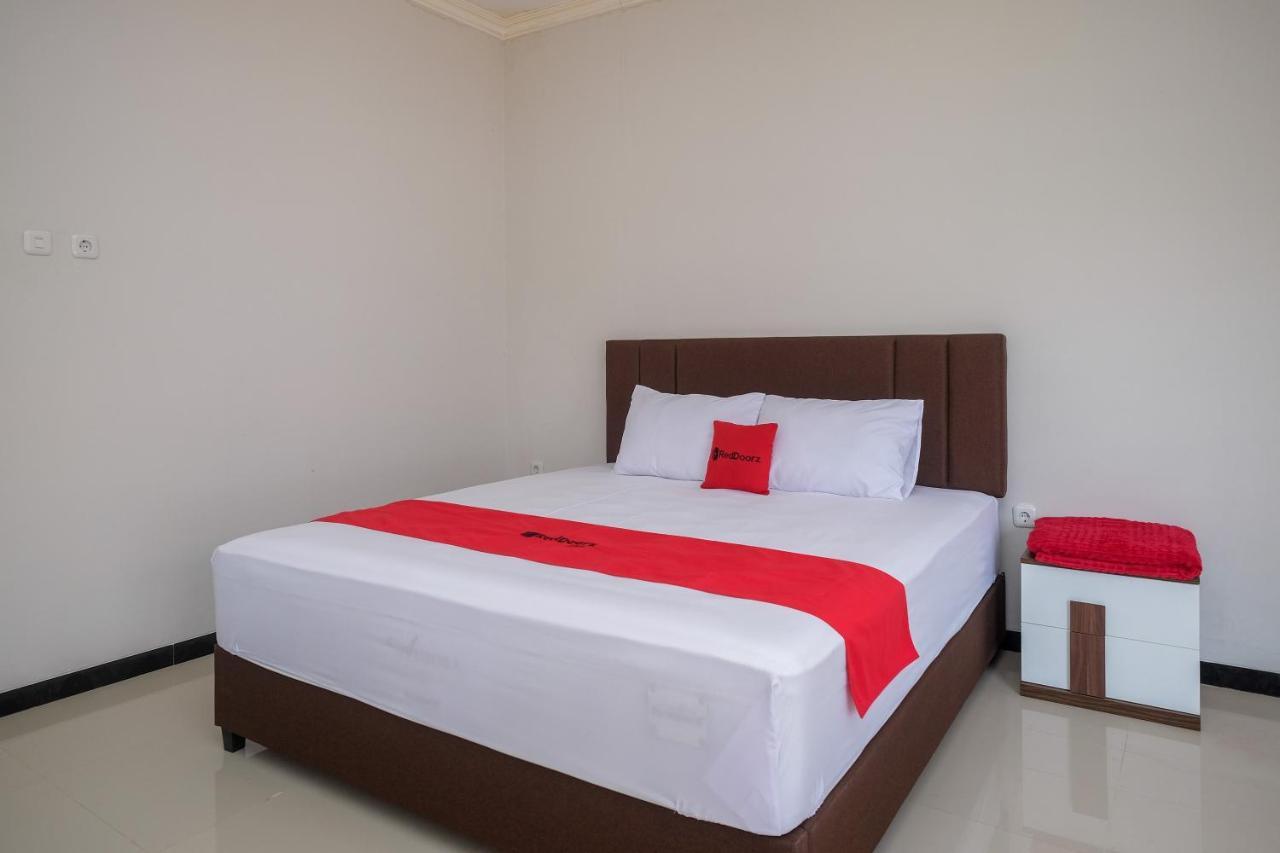 Reddoorz Syariah Near Solo Paragon Mall 2 Bonorejo Екстериор снимка